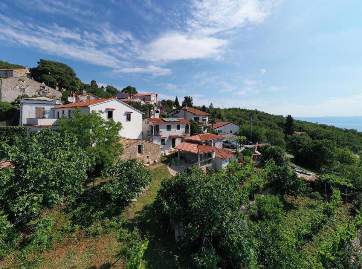 Apartments Tinka Brseč Exterior foto